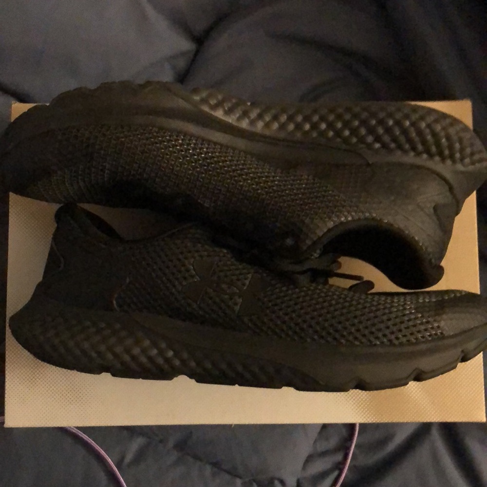 Black Under Armor sneakers - Picture 3 of 4